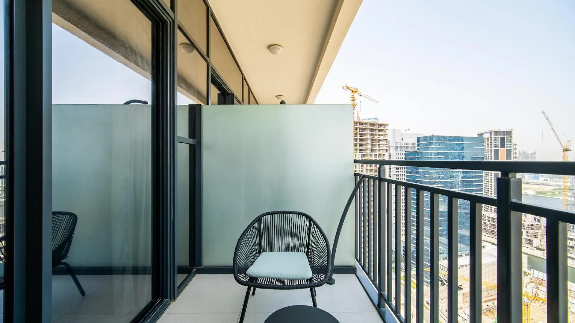 Elegant Escapes - Lavish 1B,Dubai Water Canal View United Arab Emirates