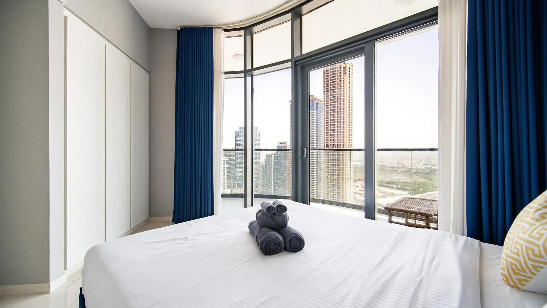 Apartment Elegant Escapes - Lavish 1B,Dubai Water Canal View